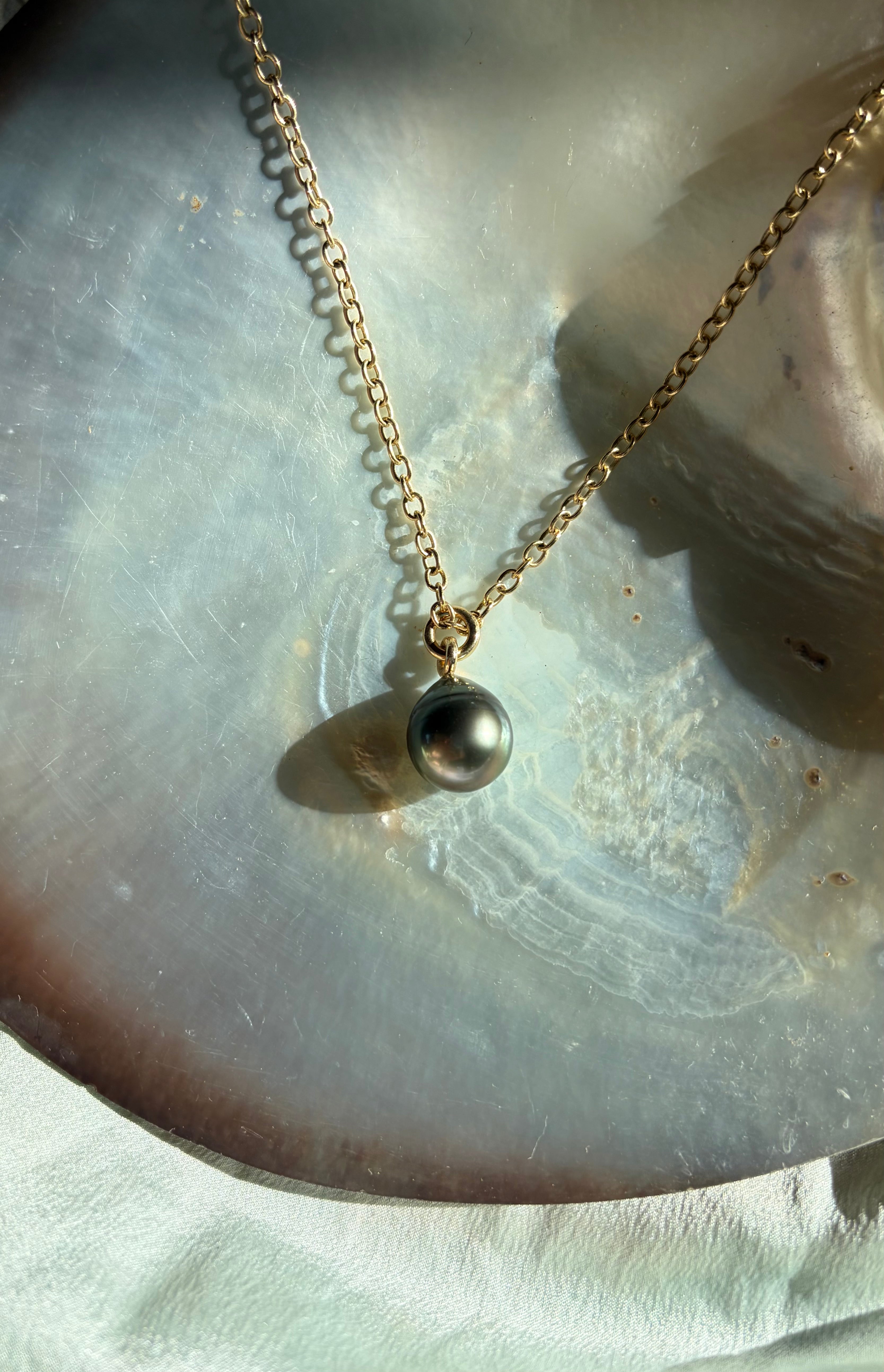 The Tahitian Drop in 14k Gold
