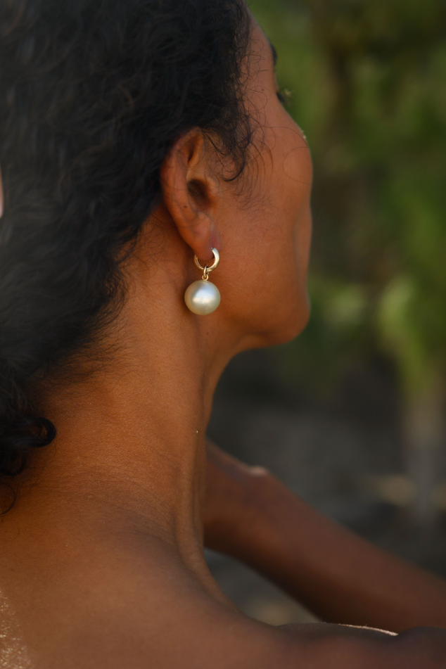 The White South Sea Hoops